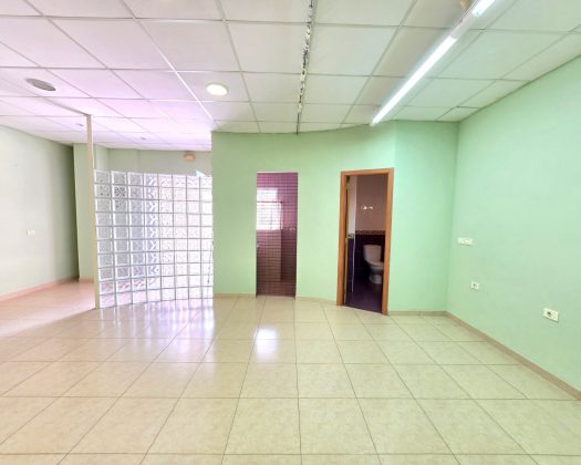 Venta Local comercial en C/ Pere Gil 8